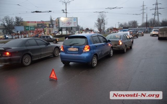 Женская авария завершилась европротоколом, пострадавших не обнаружено Фото № 1 Женская авария завершилась европротоколом, пострадавших не обнаружено Фото № 1