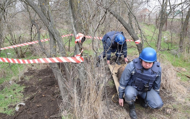 Смертельно опасные находки: в Веселиново обнаружены 7 реактивных снарядов и инженерную мину Фото № 2 Смертельно опасные находки: в Веселиново обнаружены 7 реактивных снарядов и инженерную мину Фото № 2