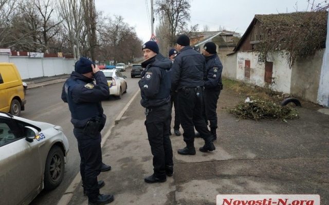 На улице 8-е Марта обнаружили труп неизвестного мужчины с изуродованным лицом Фото № 6 На улице 8-е Марта обнаружили труп неизвестного мужчины с изуродованным лицом Фото № 6