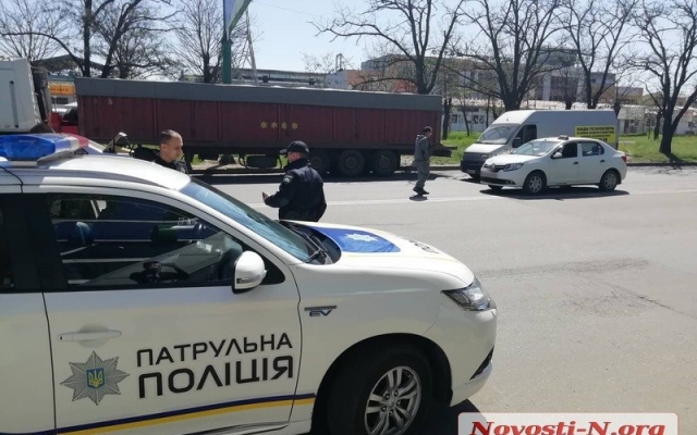 На Космонавтов автомобиль сбил 19-летнюю девушку Фото № 3 На Космонавтов автомобиль сбил 19-летнюю девушку Фото № 3