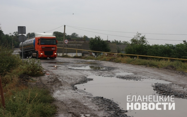 Как выглядит мост в Еланецком районе, дети не могут доехать в школу и рискуют жизнью Фото № 3 Как выглядит мост в Еланецком районе, дети не могут доехать в школу и рискуют жизнью Фото № 3