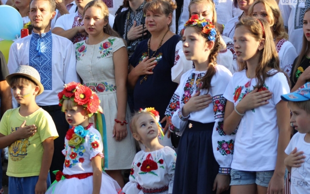 В Николаеве прошел традиционный «Марш вышиванок» Фото № 25 В Николаеве прошел традиционный «Марш вышиванок» Фото № 25