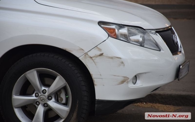 На Московской неизвестный врезался в припаркованный дорогущий Lexus RX 350 и скрылся с места ДТП Фото № 0 На Московской неизвестный врезался в припаркованный дорогущий Lexus RX 350 и скрылся с места ДТП Фото № 0