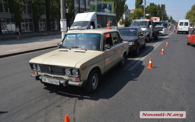 На проспекте Мира столкнулись сразу три автомобиля, есть пострадавшие Фото № 6 На проспекте Мира столкнулись сразу три автомобиля, есть пострадавшие Фото № 6