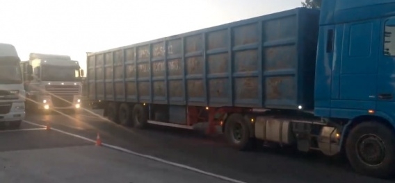 Патрульная полиция пропустила грузовики со щебнем в Николаев без взвешивания Фото № 0 Патрульная полиция пропустила грузовики со щебнем в Николаев без взвешивания Фото № 0