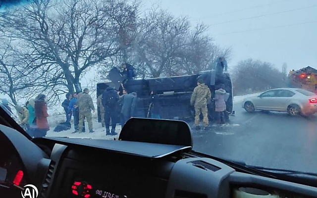 На автотрассах Николаевской области сильный гололед, скользкая дорога и уже несколько серьезных аварий Фото № 0 На автотрассах Николаевской области сильный гололед, скользкая дорога и уже несколько серьезных аварий Фото № 0