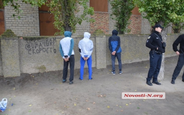 Цыгане с пистолетом устроили дебош в Николаевской маршрутке Фото № 1 Цыгане с пистолетом устроили дебош в Николаевской маршрутке Фото № 1
