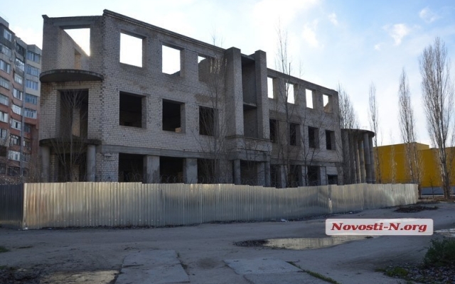 Скандальное недостроенное здание на Намыве взято под арест Фото № 0 Скандальное недостроенное здание на Намыве взято под арест Фото № 0