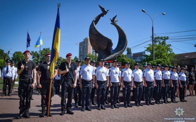 Возле Памятника Героям Небесной Сотни новоиспеченные полицейские присягнули на верность украинскому народу Фото № 1 Возле Памятника Героям Небесной Сотни новоиспеченные полицейские присягнули на верность украинскому народу Фото № 1