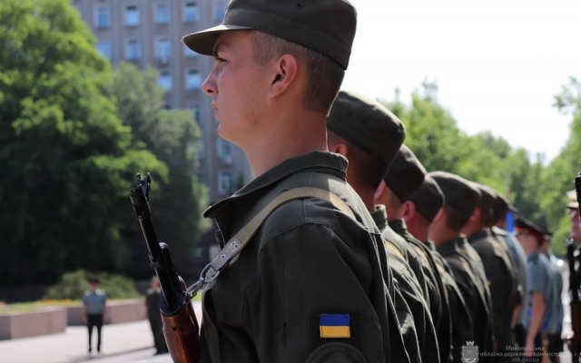 Молодые нацгвардийцы торжественно приняли военную присягу в центре Николаева Фото № 11 Молодые нацгвардийцы торжественно приняли военную присягу в центре Николаева Фото № 11