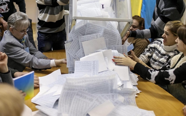 В Николаевском области ЦИК обработала 18,35% бюллетеней: первое место за Зеленским, второе занял Бойко Фото № 11 В Николаевском области ЦИК обработала 18,35% бюллетеней: первое место за Зеленским, второе занял Бойко Фото № 11