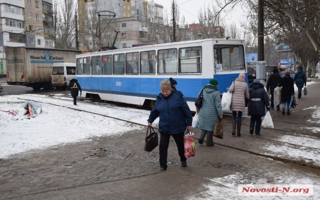 На проспекте Мира грузовик врезался в автомобиль: заблокировано движение электротранспорта, образовалась пробка Фото № 9 На проспекте Мира грузовик врезался в автомобиль: заблокировано движение электротранспорта, образовалась пробка Фото № 9