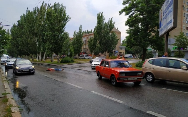 На Центральносм проспекте еще одна авария: иномарка сбила пешехода Фото № 3 На Центральносм проспекте еще одна авария: иномарка сбила пешехода Фото № 3