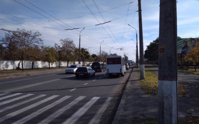 В Николаеве перекрыта дорога на Херсонское шоссе: ведутся ремонтные работы, образовалась большая автопробка Фото № 2 В Николаеве перекрыта дорога на Херсонское шоссе: ведутся ремонтные работы, образовалась большая автопробка Фото № 2
