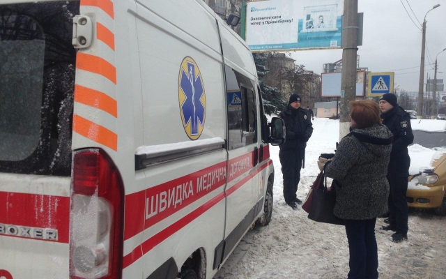 В районе Варваровского моста на пешеходном переходе под колеса автомобиля попала женщина Фото № 1 В районе Варваровского моста на пешеходном переходе под колеса автомобиля попала женщина Фото № 1