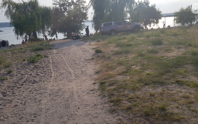 На пляже Намыв две девушки решили поплавать на пляже и рассчитали свои силы Фото № 5 На пляже Намыв две девушки решили поплавать на пляже и рассчитали свои силы Фото № 5