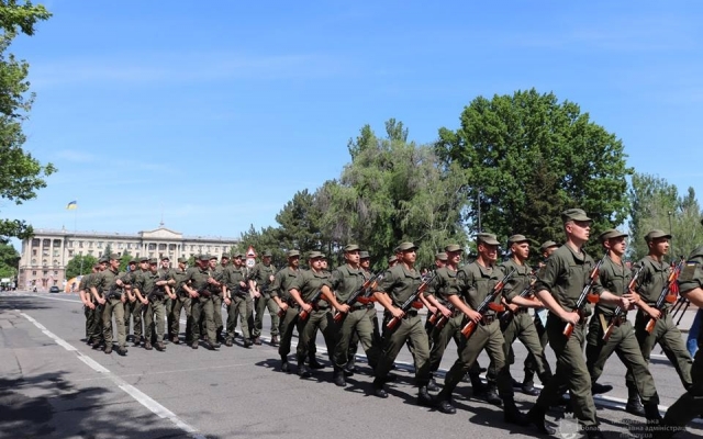 Молодые нацгвардийцы торжественно приняли военную присягу в центре Николаева Фото № 10 Молодые нацгвардийцы торжественно приняли военную присягу в центре Николаева Фото № 10