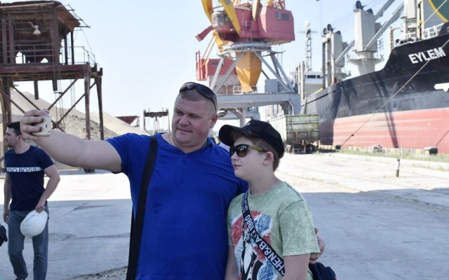 Семейный день на «НИКА-ТЕРЕ»: как портовики вместе с родными отправились в яркое путешествие морским портом Фото № 6 Семейный день на «НИКА-ТЕРЕ»: как портовики вместе с родными отправились в яркое путешествие морским портом Фото № 6