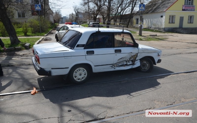На Садовой произошла авария, виновник ДТП на глазах сотрудников полиции пил водку из бутылки Фото № 3 На Садовой произошла авария, виновник ДТП на глазах сотрудников полиции пил водку из бутылки Фото № 3