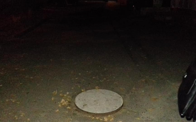 На Чкалова мужчина провалился в люк Фото № 2 На Чкалова мужчина провалился в люк Фото № 2