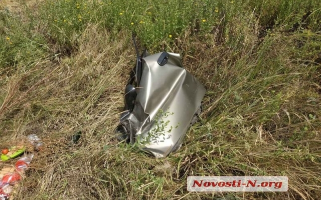 На объездной дороге жуткая авария: автомобиль врезался в зерновоз, пострадали три человека Фото № 8 На объездной дороге жуткая авария: автомобиль врезался в зерновоз, пострадали три человека Фото № 8