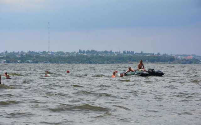 Николаевские десантники готовятся к прыжкам с парашютом в воду Фото № 38 Николаевские десантники готовятся к прыжкам с парашютом в воду Фото № 38