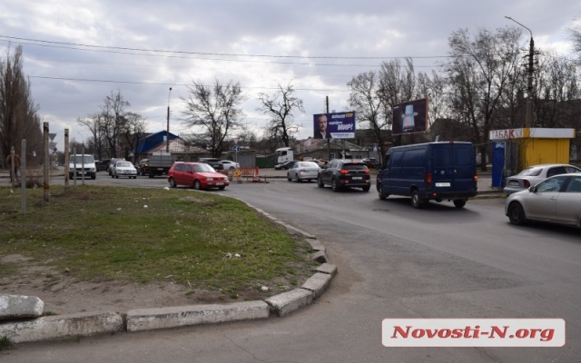 На Чигрина из-за сильного порыва ветра на маршрутку рухнуло дерево, пострадали дети Фото № 10 На Чигрина из-за сильного порыва ветра на маршрутку рухнуло дерево, пострадали дети Фото № 10