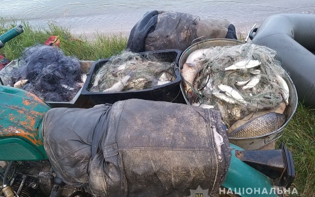 В Витовском районе задержали браконьера, который осуществлял незаконный лов рыбы, ущерб составил почти 40 тысяч гривен Фото № 1 В Витовском районе задержали браконьера, который осуществлял незаконный лов рыбы, ущерб составил почти 40 тысяч гривен Фото № 1