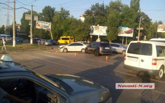 В Николаеве в ДТП попал новый автомобиль выехавший из салона Фото № 6 В Николаеве в ДТП попал новый автомобиль выехавший из салона Фото № 6