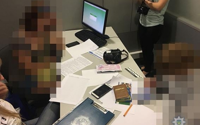 Жительница Николаева поставляла девушек для оказания интимных услуг клиентам из Европы Фото № 14 Жительница Николаева поставляла девушек для оказания интимных услуг клиентам из Европы Фото № 14