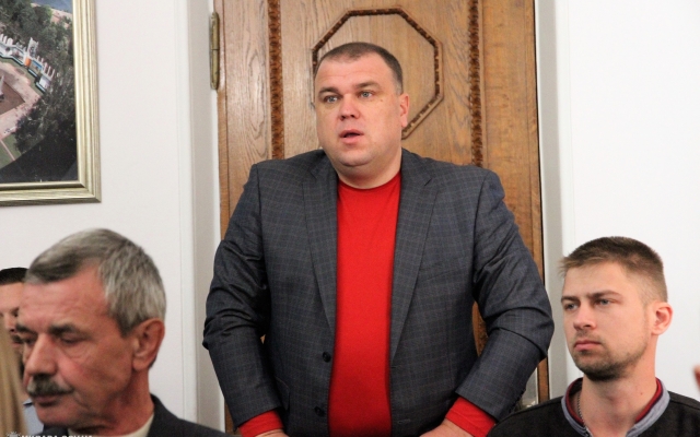 Мэр Николаева Александр Сенкевич требует навести порядок с опасшими листьями Фото № 2 Мэр Николаева Александр Сенкевич требует навести порядок с опасшими листьями Фото № 2
