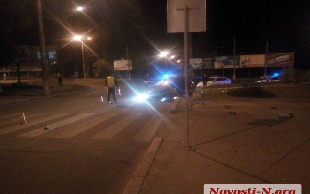 Авария на Центральном проспекте, девушку-пассажира в бессознательном состоянии увезли в больницу Фото № 7 Авария на Центральном проспекте, девушку-пассажира в бессознательном состоянии увезли в больницу Фото № 7
