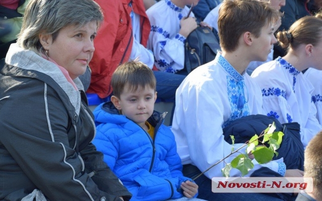 На Центральном стадионе в Николаеве состоялось торжественное открытие нового футбольного поля Фото № 3 На Центральном стадионе в Николаеве состоялось торжественное открытие нового футбольного поля Фото № 3