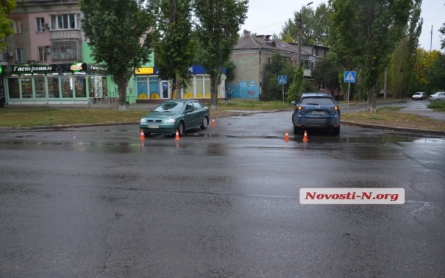 Сегодня в Николаеве произошло очередное ДТП при участии автомобилей Opel Astra и Mazda СХ-5 Фото № 1 Сегодня в Николаеве произошло очередное ДТП при участии автомобилей Opel Astra и Mazda СХ-5 Фото № 1