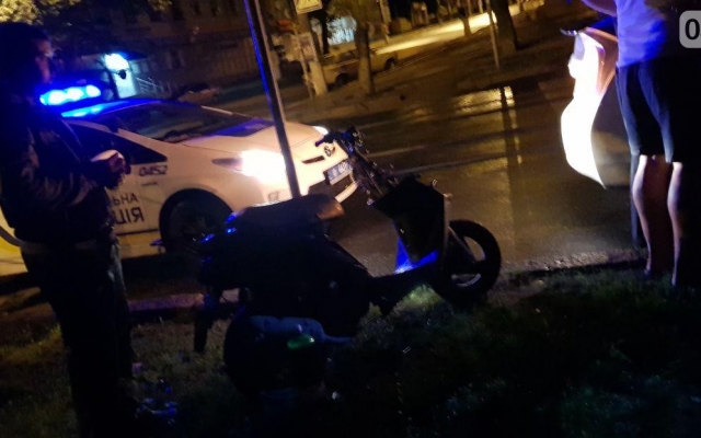 Патрульные полицейские задержали пьяного водителя мопеда Фото № 4 Патрульные полицейские задержали пьяного водителя мопеда Фото № 4
