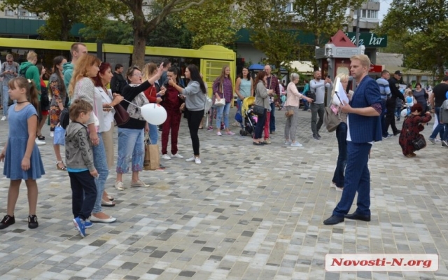 На Соборной ко Дню города открыли новый арт-объект - I like Mykolaiv и мини-парк в виде карты города Фото № 7 На Соборной ко Дню города открыли новый арт-объект - I like Mykolaiv и мини-парк в виде карты города Фото № 7