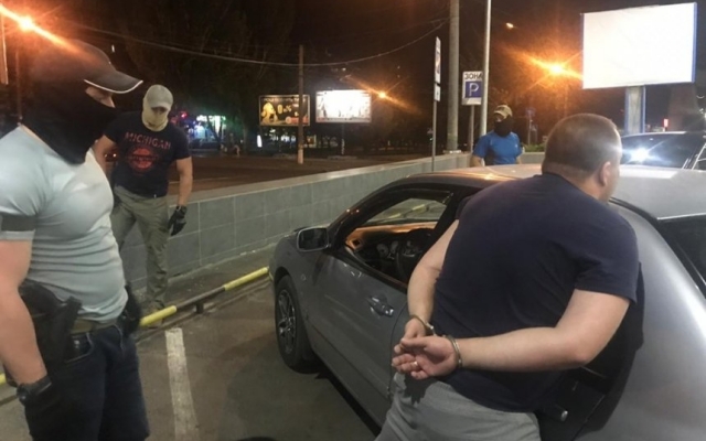 В Николаеве за взятку задержали капитана налоговой милиции Фото № 0 В Николаеве за взятку задержали капитана налоговой милиции Фото № 0