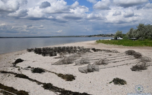Правоохранители в водоемах Николаева и Николаевской области обнаружили браконьерские орудия лова Фото № 8 Правоохранители в водоемах Николаева и Николаевской области обнаружили браконьерские орудия лова Фото № 8