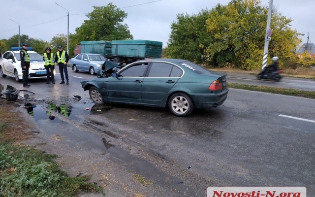 На Богоявленском проспекте такси врезался в столб Фото № 3 На Богоявленском проспекте такси врезался в столб Фото № 3