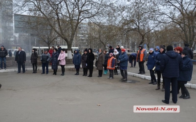 В Николаеве эвакуировали пассажиров ж/д вокзала: в здании обнаружили «бомбу» Фото № 10 В Николаеве эвакуировали пассажиров ж/д вокзала: в здании обнаружили «бомбу» Фото № 10