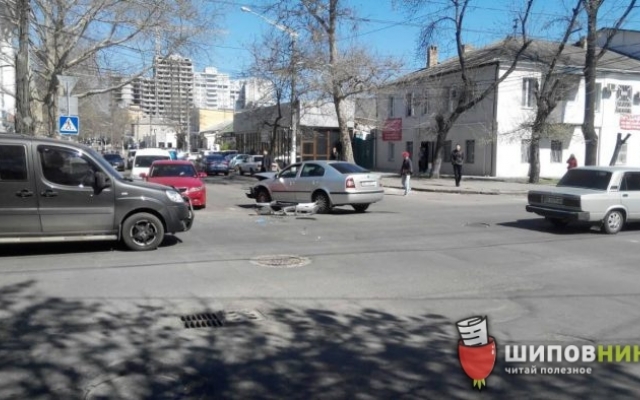 Маршрутка с двумя беременными женщинами попала в ДТП в Центре Николаева Фото № 3 Маршрутка с двумя беременными женщинами попала в ДТП в Центре Николаева Фото № 3