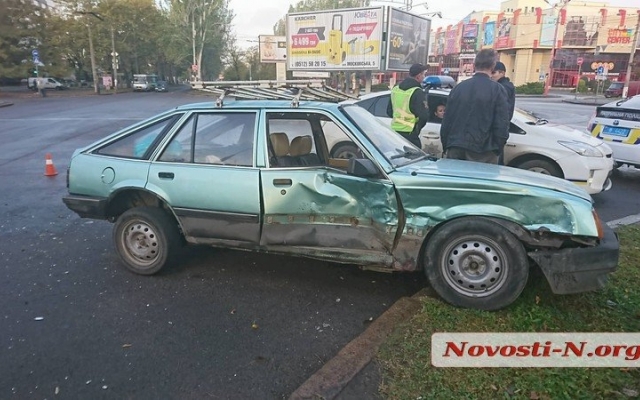 Утренняя авария на Центральном проспекте, пострадал ребенок Фото № 1 Утренняя авария на Центральном проспекте, пострадал ребенок Фото № 1