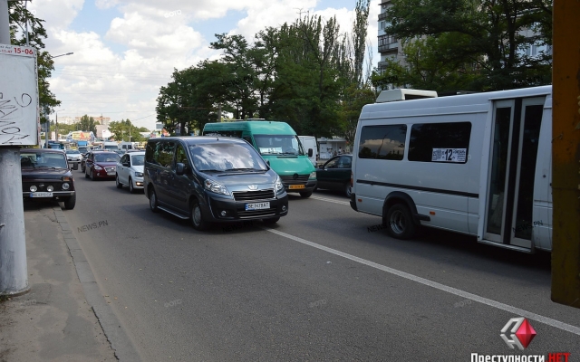 На Авангардной скопилось большое количество зерновозов, движение на Богоявленском проспекте частично заблокировано Фото № 11 На Авангардной скопилось большое количество зерновозов, движение на Богоявленском проспекте частично заблокировано Фото № 11