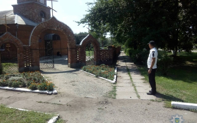 Полиция проверяет информацию неизвестного о закладке взрывчатки в десяти церквях Николаева и Николаевской области Фото № 8 Полиция проверяет информацию неизвестного о закладке взрывчатки в десяти церквях Николаева и Николаевской области Фото № 8