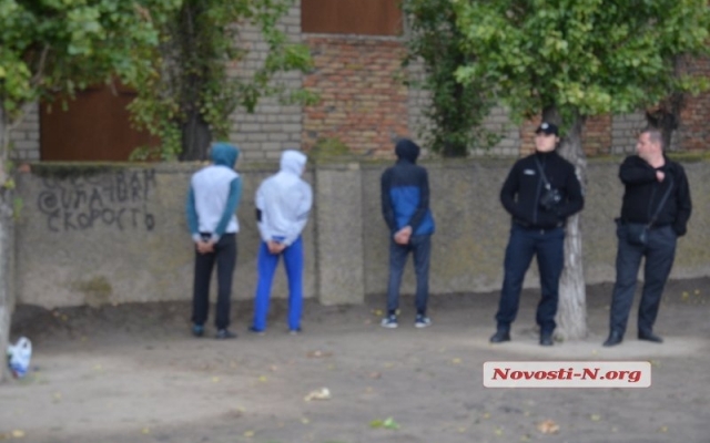 Цыгане с пистолетом устроили дебош в Николаевской маршрутке Фото № 3 Цыгане с пистолетом устроили дебош в Николаевской маршрутке Фото № 3