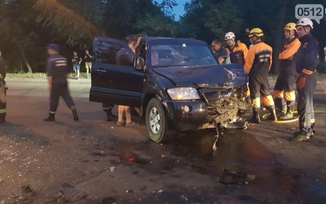 На проспекте Героев Украины произошла жуткая авария: столкнулись два автомобиля, есть погибшие и пострадавшие (фото и видео 18+) Фото № 12 На проспекте Героев Украины произошла жуткая авария: столкнулись два автомобиля, есть погибшие и пострадавшие (фото и видео 18+) Фото № 12