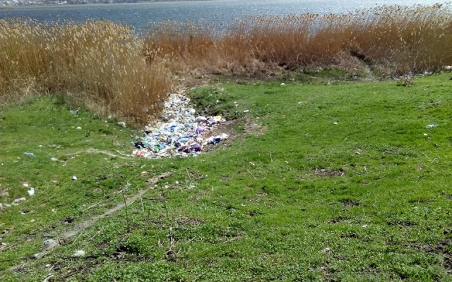 Красивейший полуостров Аляуды превращен в большую мусорную свалку Фото № 5 Красивейший полуостров Аляуды превращен в большую мусорную свалку Фото № 5