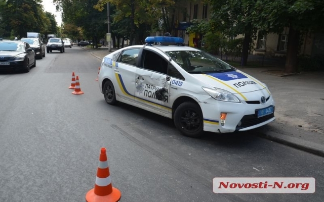 На Никольской патрульная машина столкнулась с грузовым автомобилем с прицепом Фото № 2 На Никольской патрульная машина столкнулась с грузовым автомобилем с прицепом Фото № 2