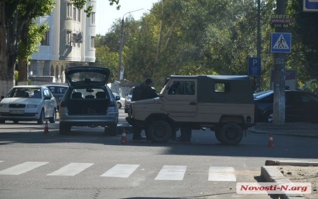 Авария на Дунаева: водитель не заметил другую машину и допустил столкновение Фото № 0 Авария на Дунаева: водитель не заметил другую машину и допустил столкновение Фото № 0