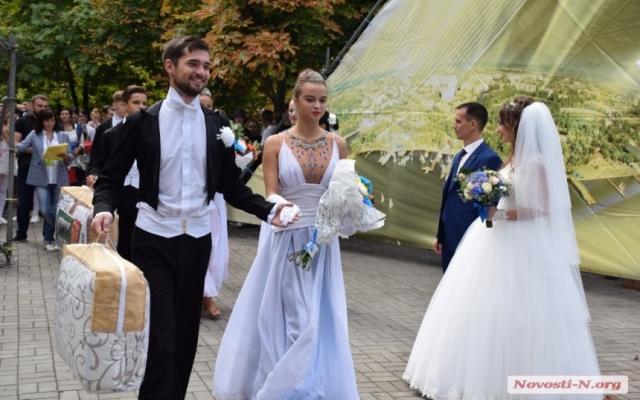 В День города создали новые семьи шесть пар Фото № 19 В День города создали новые семьи шесть пар Фото № 19